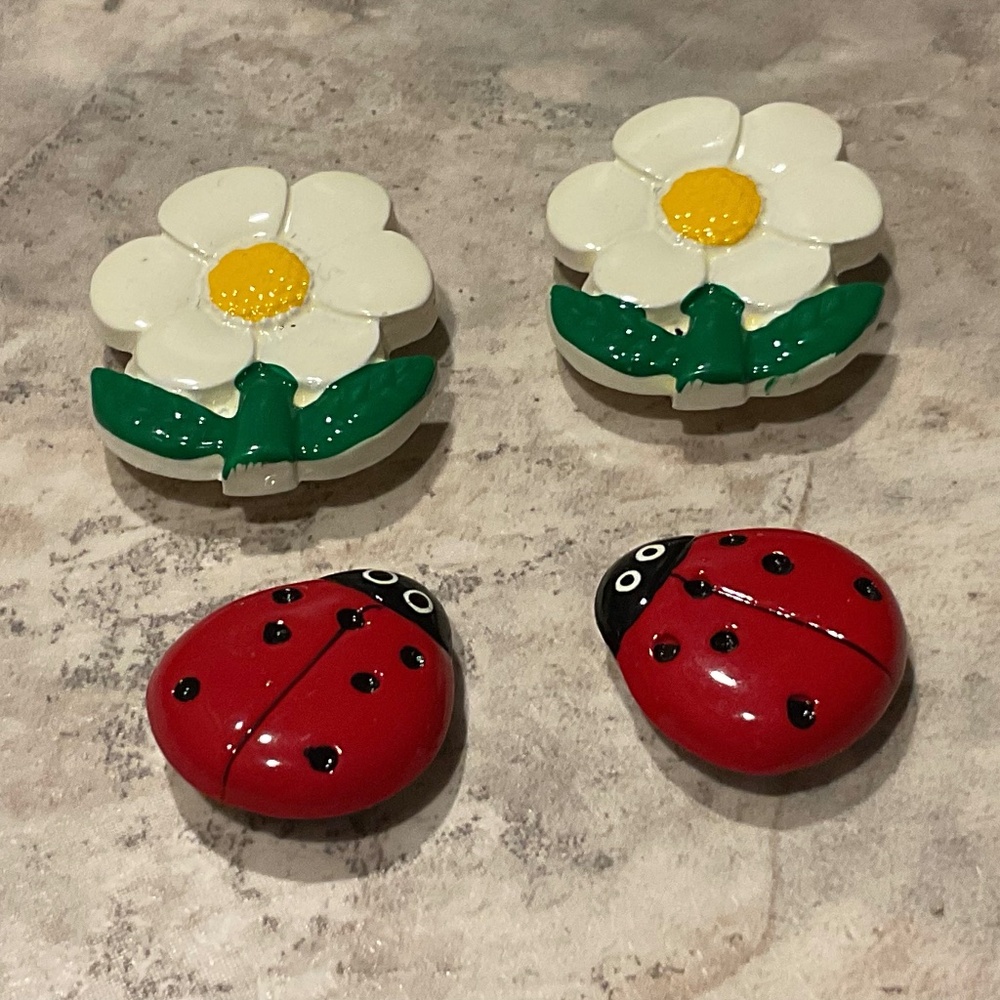 Spring Button Covers 2 Daisy 2 Ladybug 1-1.5” New